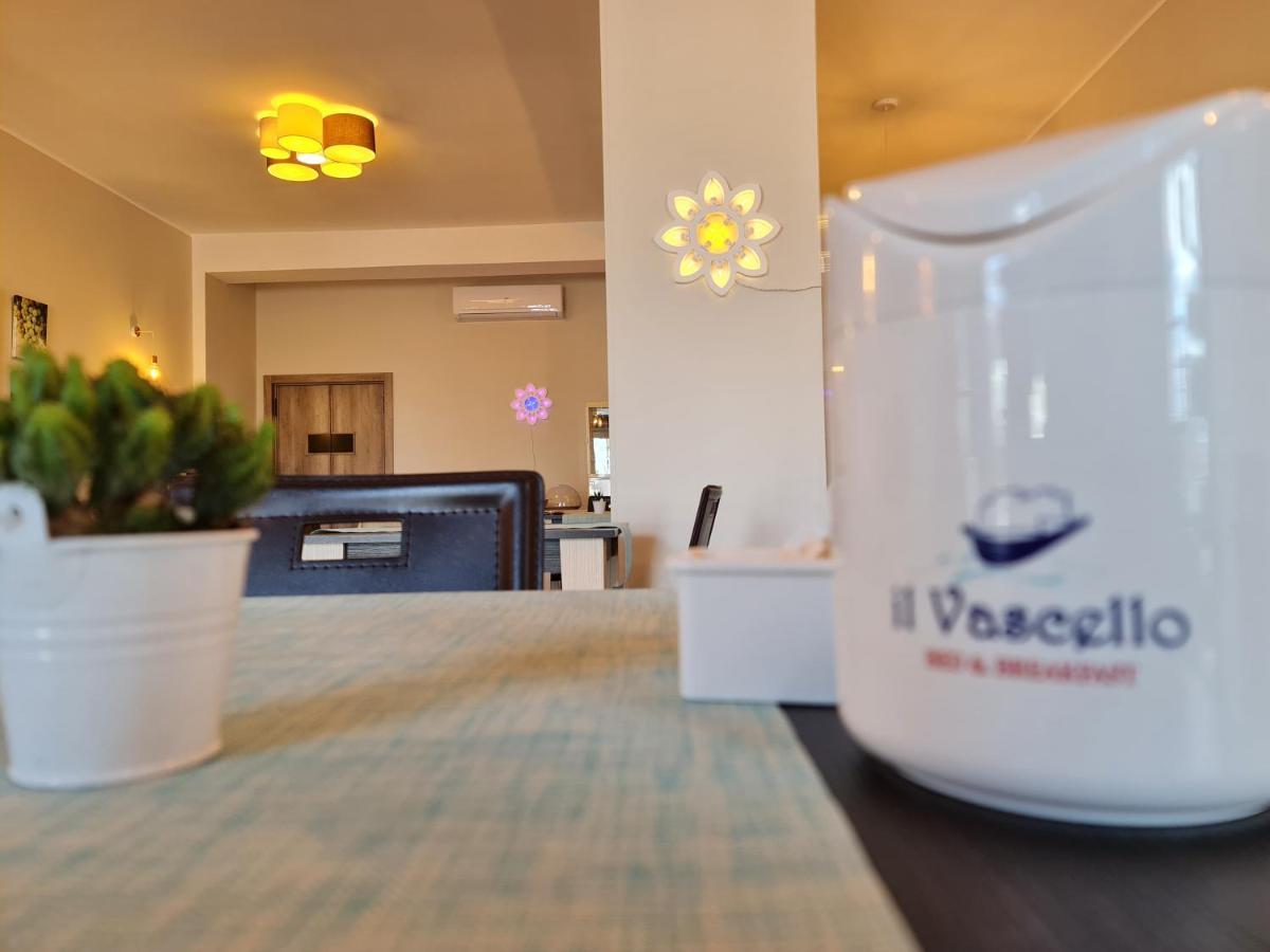 Il Vascello Hotel ปอร์โตเชซาเรโอ ภายนอก รูปภาพ